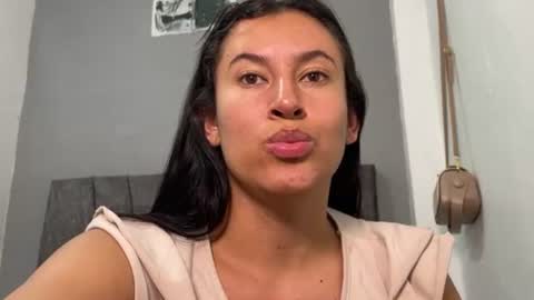 dulceizzy online show from May 6, 2026, 1:03 am
