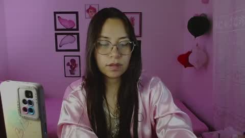 Dulce online show from May 19, 2026, 1:56 am