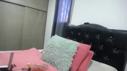 Nicole   online show from October 2, 2025, 9:44 pm