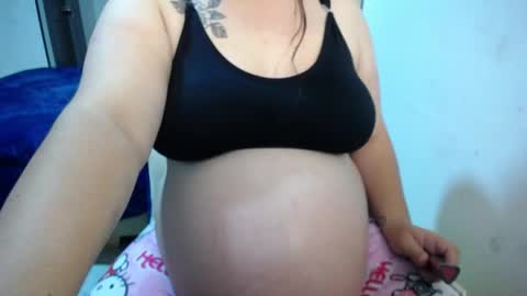 Snapshot of dumont_model chatting on May 19, 2026, 4:30 am Nicole online show from May 19, 2026, 4:30 am