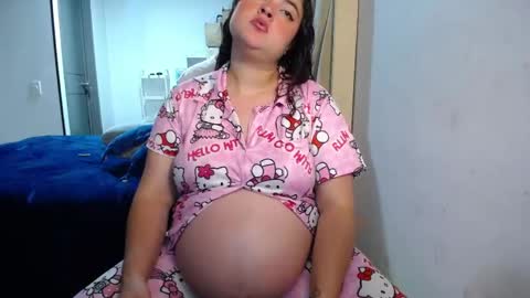 Snapshot of dumont_model chatting on May 22, 2026, 7:15 am Nicole online show from May 22, 2026, 7:15 am