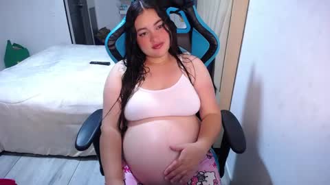 Snapshot of dumont_model chatting on May 29, 2026, 5:05 am Nicole online show from May 29, 2026, 5:05 am