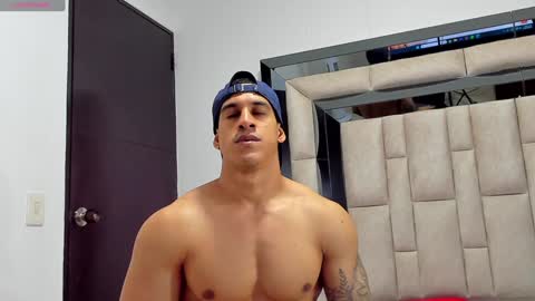 duran_dhikol1 online show from January 26, 2025, 9:51 pm