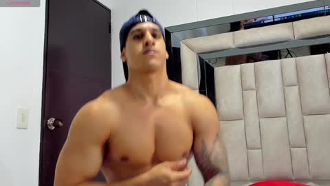 duran_dhikol1 online show from February 1, 2025, 3:08 am