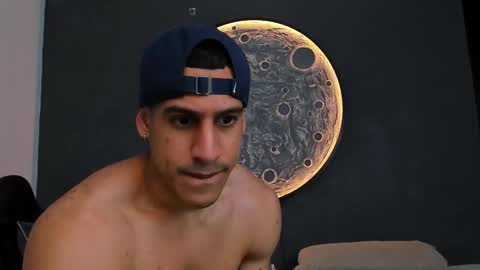 duran_dhikol1 online show from February 4, 2026, 7:09 pm