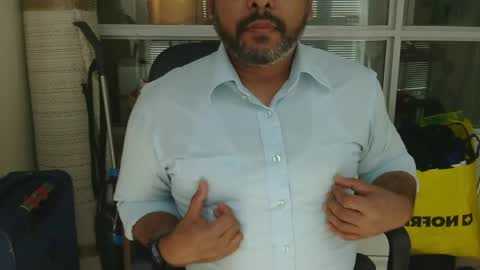 duroakb19 online show from May 18, 2026, 8:47 pm