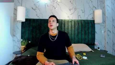 Dustin Sonne online show from November 23, 2025, 3:39 am