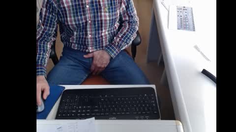 dutchpornking2 online show from March 5, 2025, 11:06 am