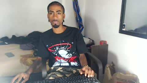 Snapshot of duvanf18 chatting on July 15, 2026, 7:52 pm Elburrito online show from July 15, 2026, 7:52 pm