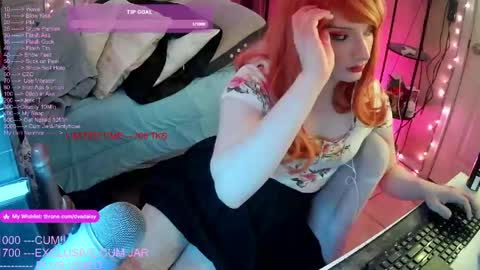 Snapshot of dvadaisy chatting on May 4, 2026, 11:01 pm DvaDaisy online show from May 4, 2026, 11:01 pm