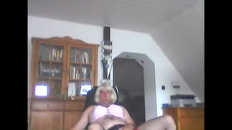 dwtfranky1911 online show from June 11, 2026, 8:56 am
