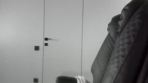 Snapshot of dyafirst chatting on October 26, 2025, 10:32 am Dya online show from October 26, 2025, 10:32 am