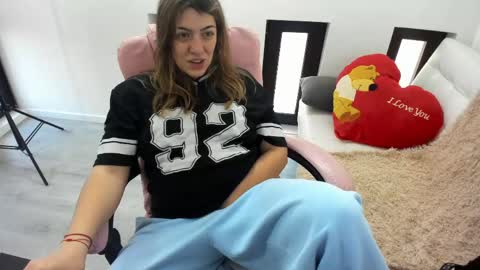 dayana online show from April 13, 2026, 4:18 am