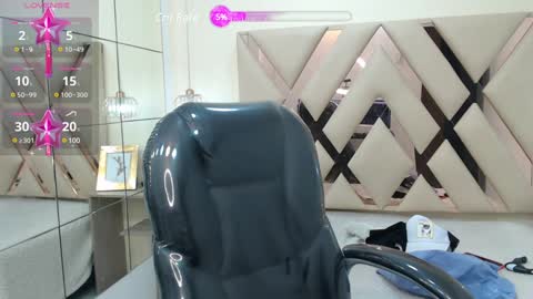 dyla_n18_ online show from February 2, 2025, 9:45 pm