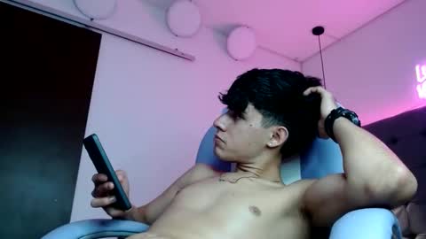 dyla_n18_ online show from February 6, 2025, 2:11 am