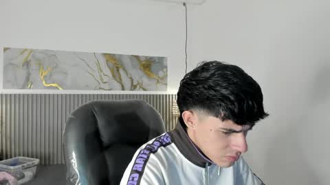 Snapshot of dyla_n18_ chatting on April 27, 2026, 9:13 pm dyla_n18_ online show from April 27, 2026, 9:13 pm