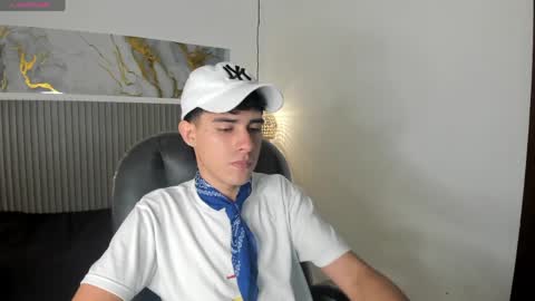 Snapshot of dyla_n18_ chatting on May 14, 2026, 8:04 pm dyla_n18_ online show from May 14, 2026, 8:04 pm