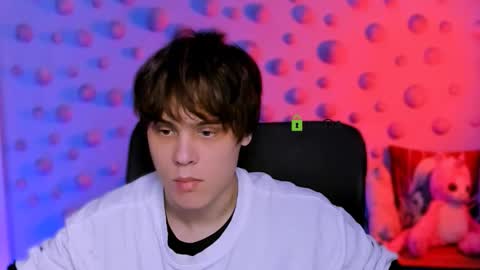 dylan_bold online show from December 3, 2025, 9:51 am