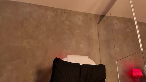 Dylan online show from December 5, 2025, 11:19 am