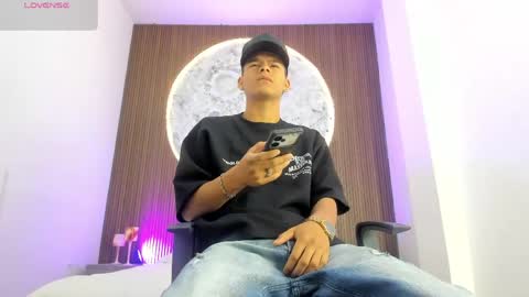 dylanroyce_ online show from April 20, 2026, 12:52 pm