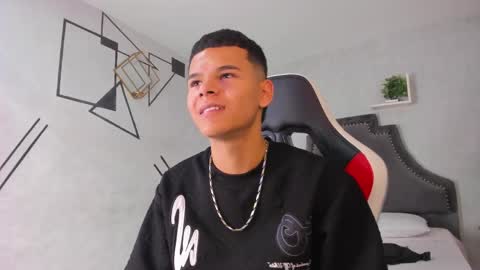 dylanroyce_ online show from June 3, 2026, 2:19 pm