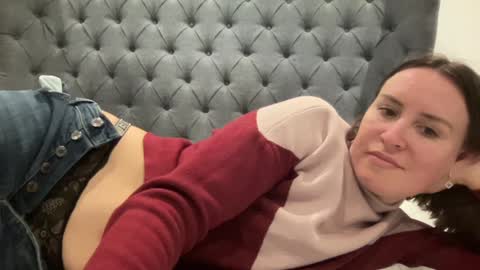 Nadia Ferreira  online show from December 3, 2024, 4:39 pm