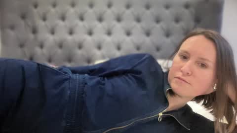 Nadia Ferreira  online show from January 26, 2025, 4:09 pm