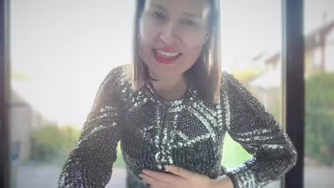 Nadia Ferreira  online show from February 5, 2025, 1:22 pm