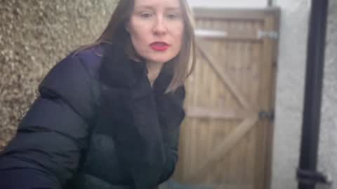 Nadia Ferreira  online show from February 5, 2025, 4:25 pm