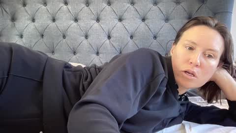 Nadia Ferreira  online show from September 22, 2025, 12:07 pm