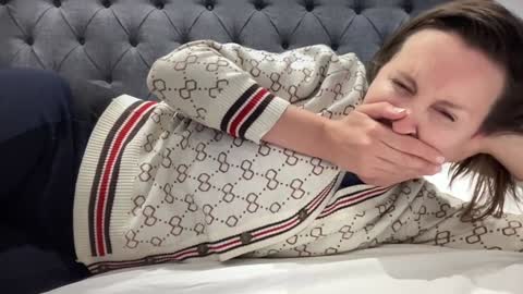 Nadia Ferreira  online show from October 19, 2025, 7:58 pm