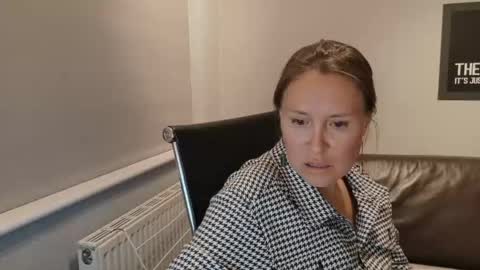 Nadia Ferreira  online show from June 8, 2026, 9:15 pm