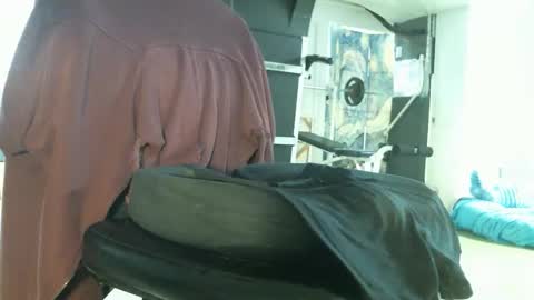 Eatshizjizz online show from November 28, 2025, 9:50 pm