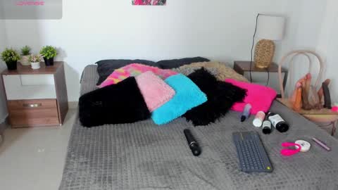 ebony_cute9 online show from April 9, 2026, 7:08 pm