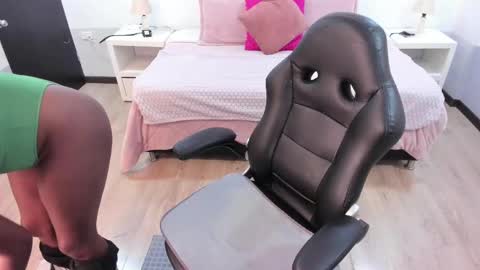 ebony_fantasy2 online show from September 18, 2025, 12:18 pm