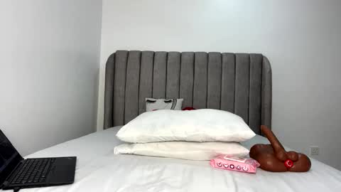 Snapshot of ebony_pearl69 chatting on January 9, 2026, 6:16 am ebony_pearl69 online show from January 9, 2026, 6:16 am