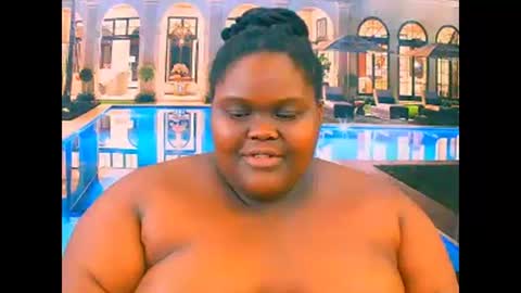 ebonyhotbuns4u2luv online show from December 19, 2025, 7:43 pm