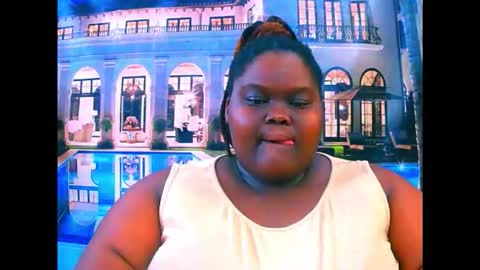 ebonyhotbuns4u2luv online show from April 23, 2026, 7:52 am