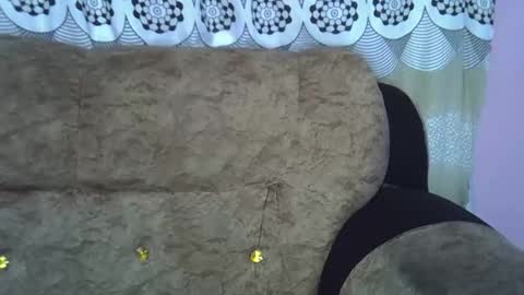 pretty online show from April 15, 2026, 9:04 pm