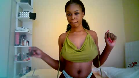 Snapshot of ebonytanqueen chatting on June 16, 2026, 1:52 am ebonytanqueen online show from June 16, 2026, 1:52 am