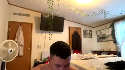 eddgarzay08 online show from February 1, 2026, 9:24 pm