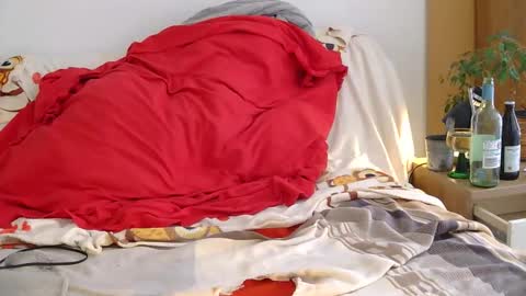 edelholz87 online show from April 8, 2026, 3:23 pm