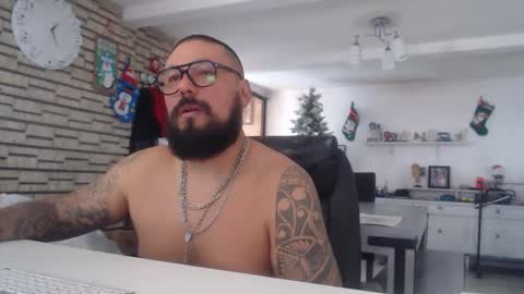 edgarram83 online show from November 24, 2025, 7:24 pm