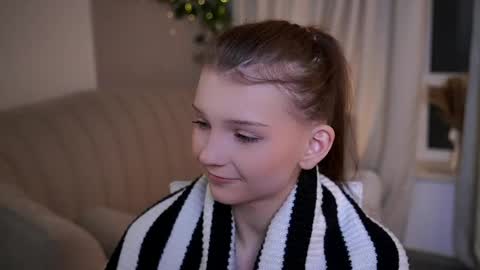 Lisa  online show from April 10, 2026, 11:42 pm