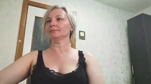 Snapshot of edithmanning chatting on July 15, 2026, 5:40 pm edithmanning online show from July 15, 2026, 5:40 pm