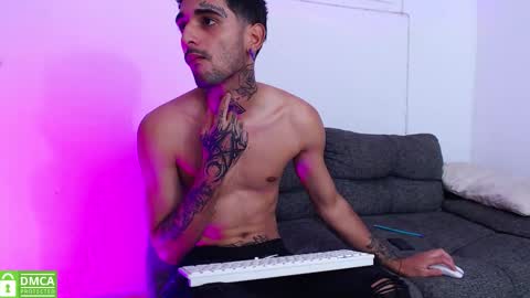 edward_johnsonn online show from December 16, 2025, 1:27 pm