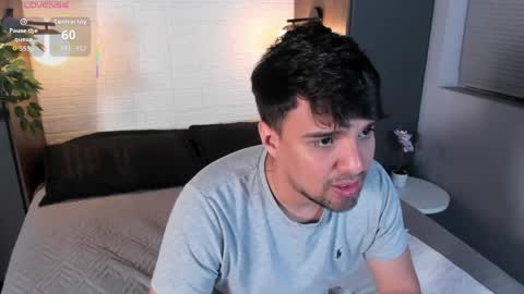 Eduardo online show from April 7, 2026, 4:02 am