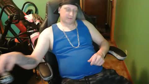 edwardaims_2please online show from April 25, 2026, 2:58 pm