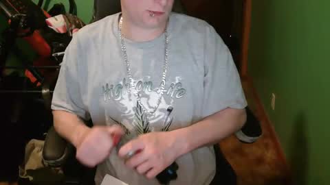 edwardaims_2please online show from April 26, 2026, 3:04 am