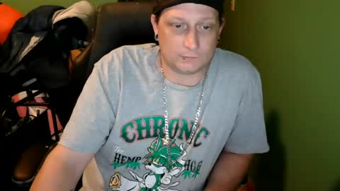 edwardaims_2please online show from June 12, 2026, 3:05 am